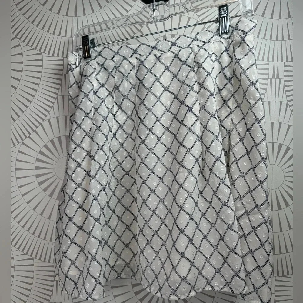 Banana Republic Women's Skirt Mini Pleated White Blue Diamond Size 4